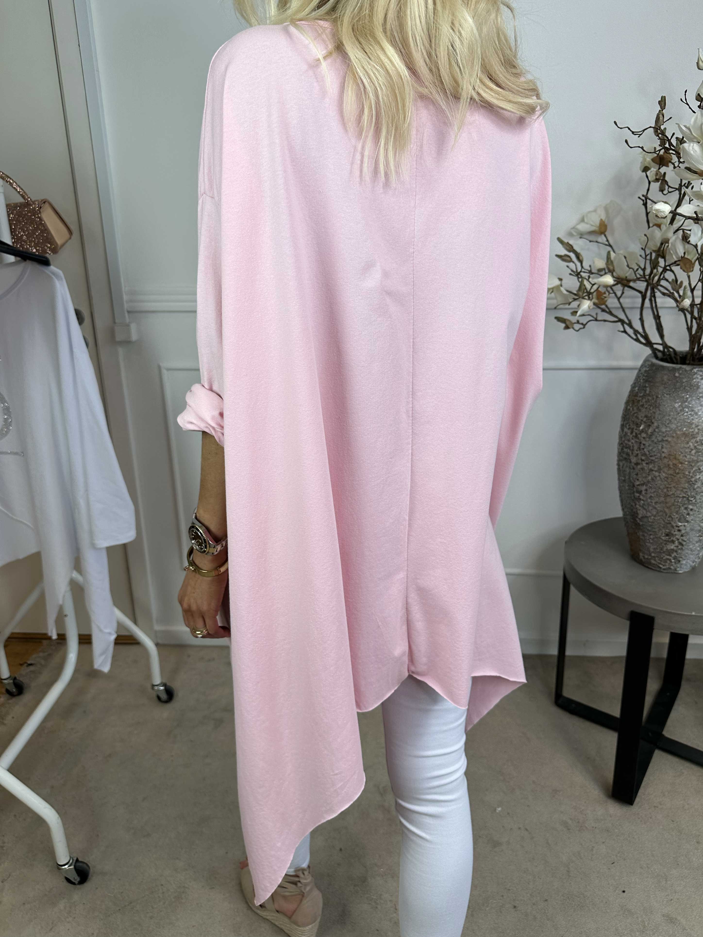 Daniella - Bluse med forskellige snit og similisten på brystet